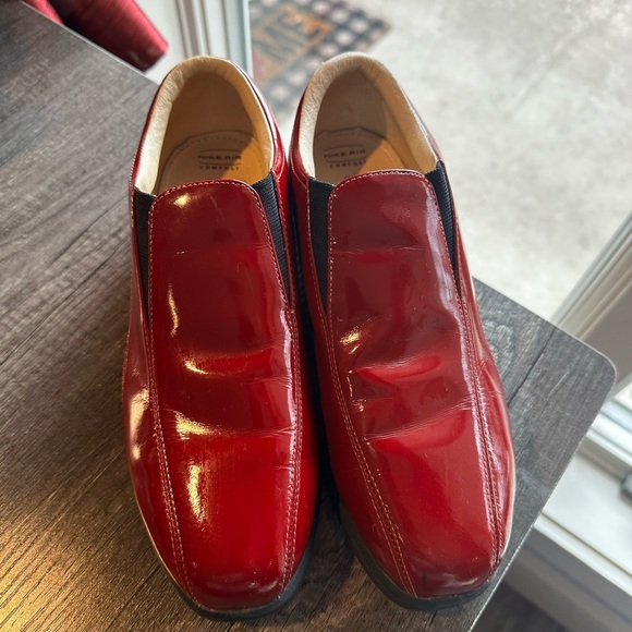 Like New Women’s Nike Golf Shoes Red Patent Leather Size 7.5 Color Red - Picture 2 of 6